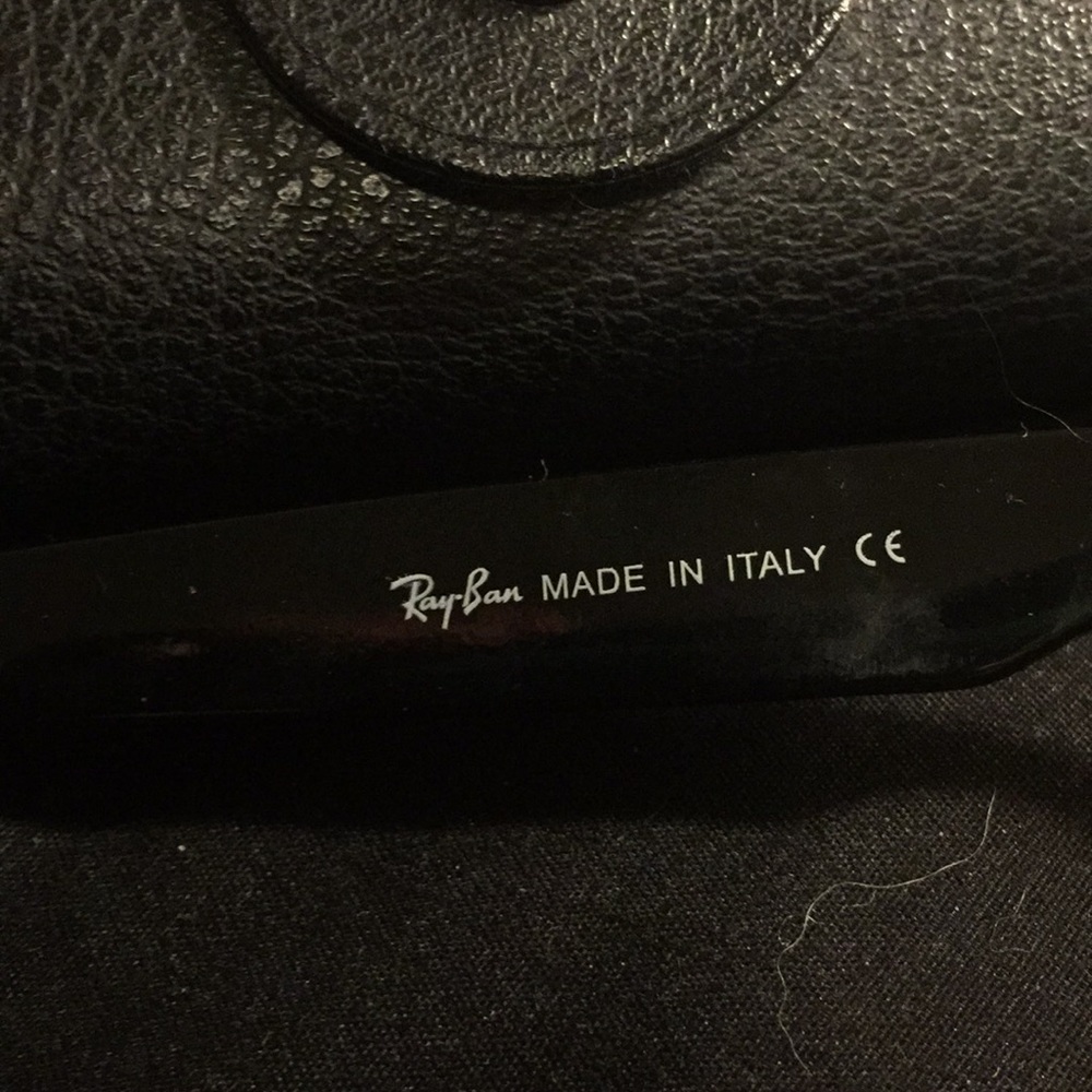 Raybans with case - Picture 3 of 3